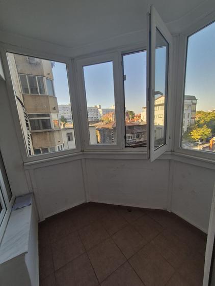 Apartament cu 2 camere decomandat în 1 Mai