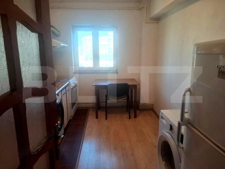 Apartament cu 3 camere decomandat, mobilat în Central