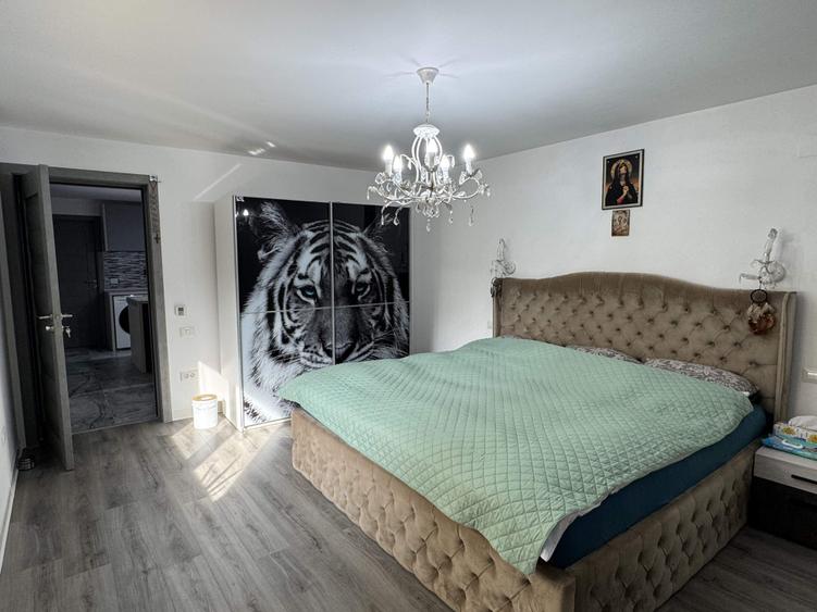 Casă cu 7 camere cu Garaj în Central