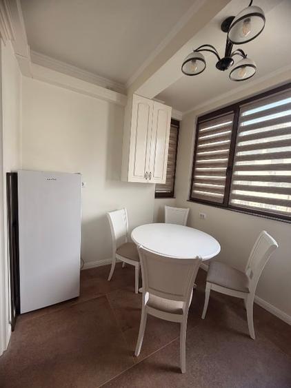 Apartament cu 3 camere decomandat, mobilat în Dumbrăvița