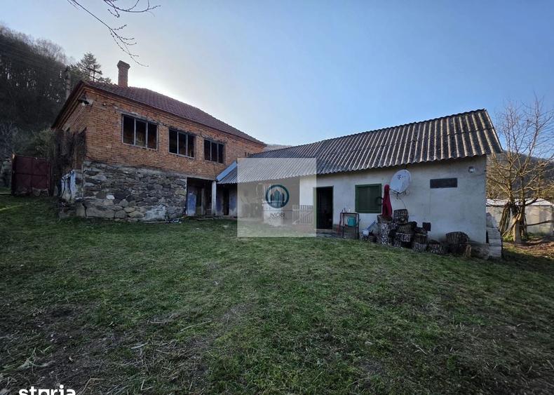Casă individuală cu 2 camere cu Canalizare în Burjuc
