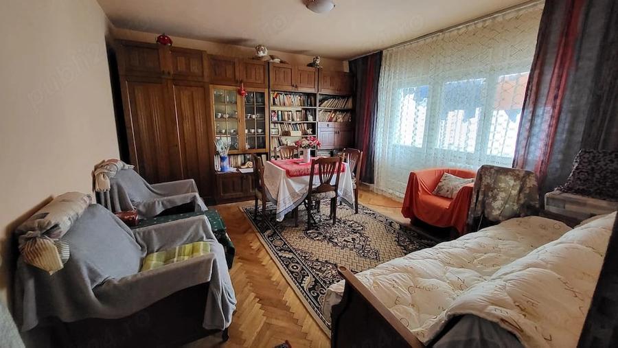Apartament cu 3 camere decomandat în Aradului