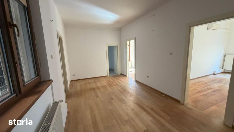 Apartament cu 6 camere semidecomandat în Cișmigiu
