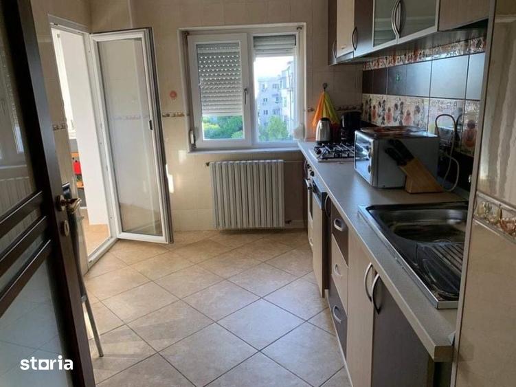 Apartament cu 3 camere decomandat în 1 Mai