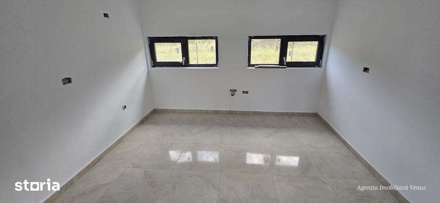 Casă cu 5 camere cu Teren 1000 Mp în Mihai Eminescu