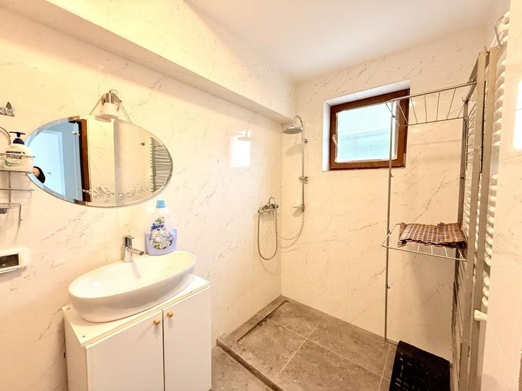Apartament cu 5 camere în Dămăroaia