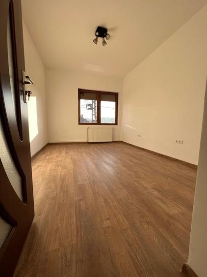 Casă cu 5 camere cu Teren 300 Mp în Exterior Vest
