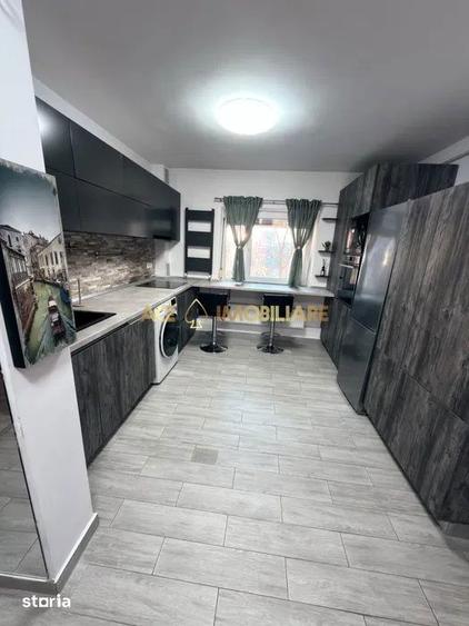 Apartament cu 3 camere, mobilat în Tei
