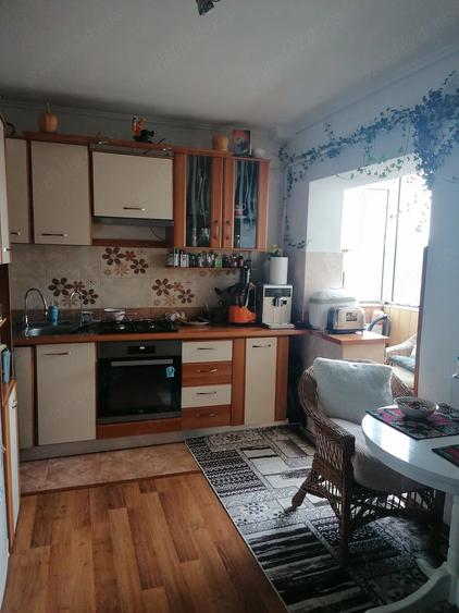 Apartament cu 4 camere decomandat în Dacia