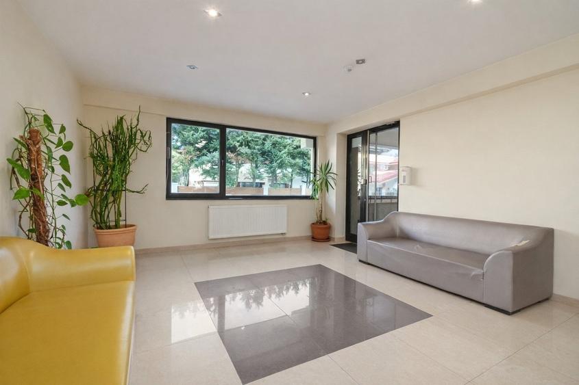 Apartament cu 4 camere semidecomandat, mobilat în Pipera