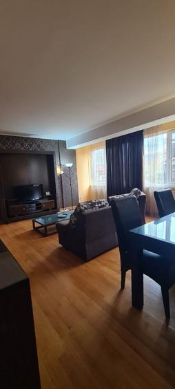 Apartament cu 3 camere semidecomandat în Clucerului