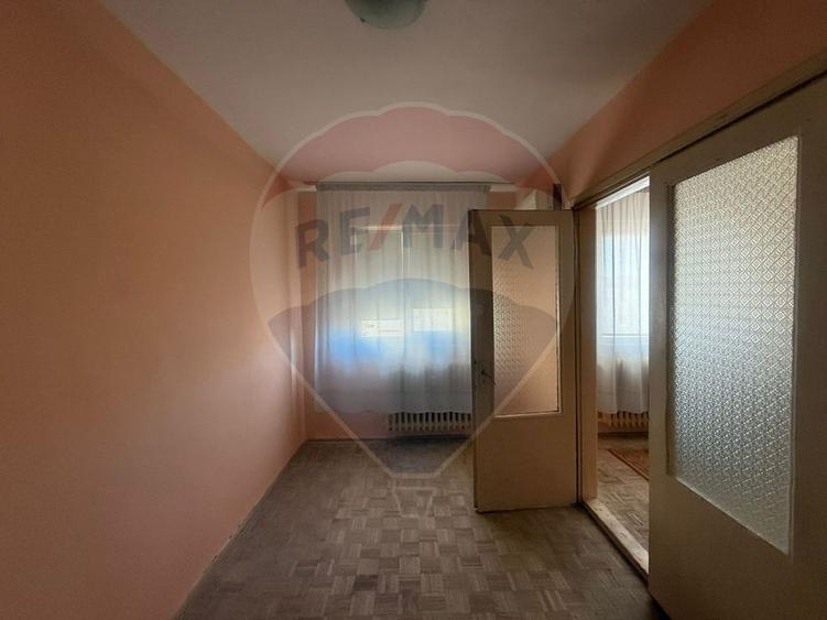 Apartament cu 2 camere semidecomandat în Valea Rosie