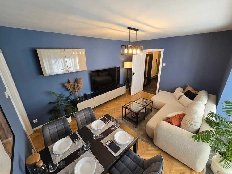 Apartament cu 3 camere semidecomandat în Circumvalațiunii