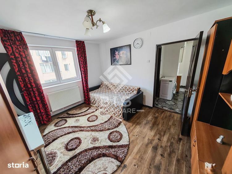 Apartament cu 3 camere semidecomandat în Central