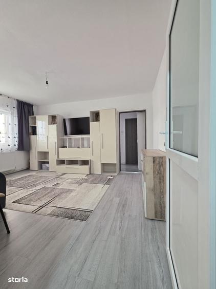 Apartament cu 3 camere în Florilor
