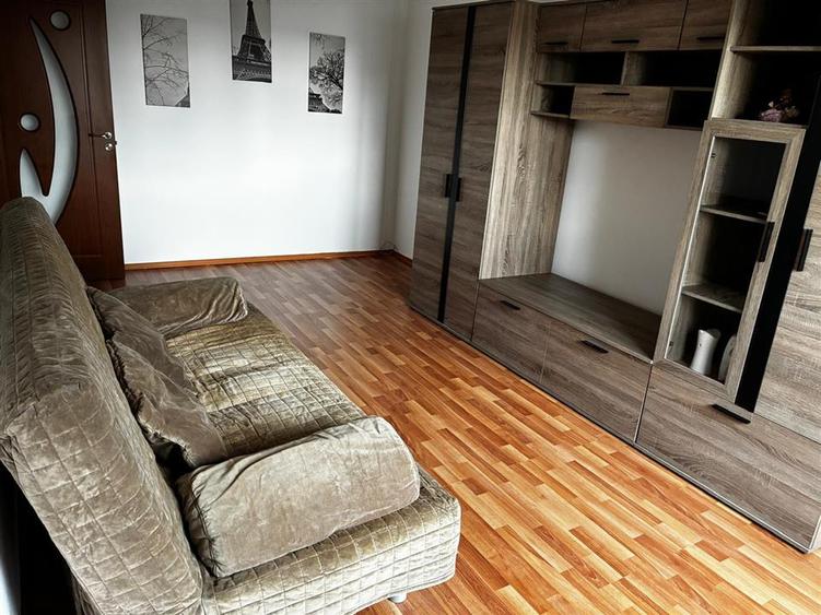 Apartament cu 3 camere decomandat în Mihai Bravu