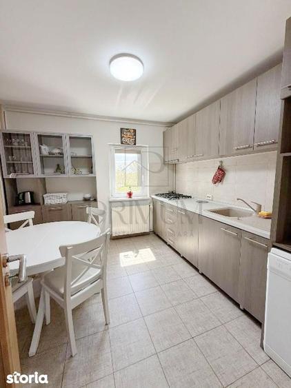 Apartament cu 4 camere decomandat, mobilat în Est