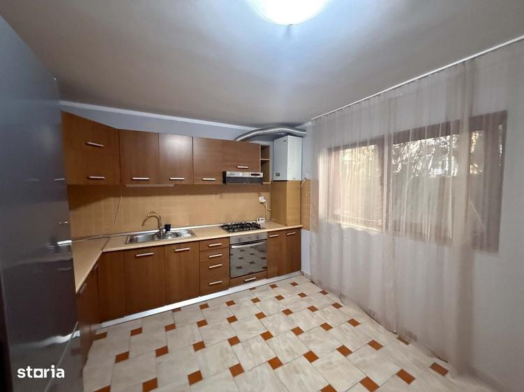 Casă cu 4 camere decomandat în Central