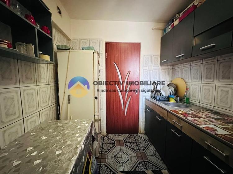 Apartament cu 3 camere semidecomandat, mobilat în Dărmănești