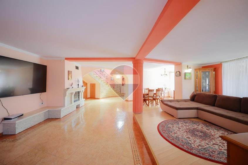Casă individuală cu 5 camere cu Teren 1198 Mp în Central