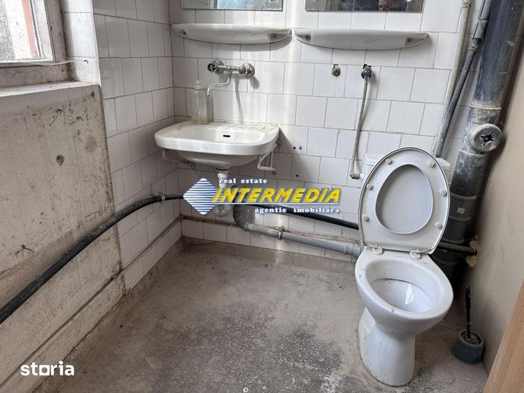 Spațiu comercial, de 250 mp, în Lipoveni
