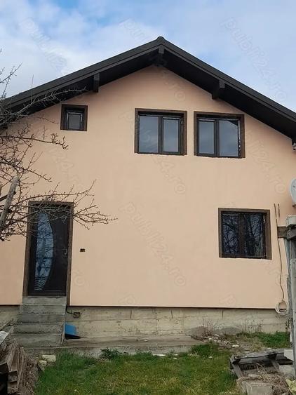 Casă cu 4 camere cu Teren 1000 Mp în Miclești