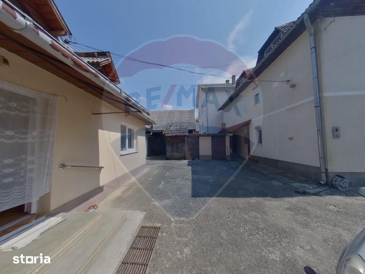 Casă cu 8 camere cu Teren 2694 Mp în Rona de Sus