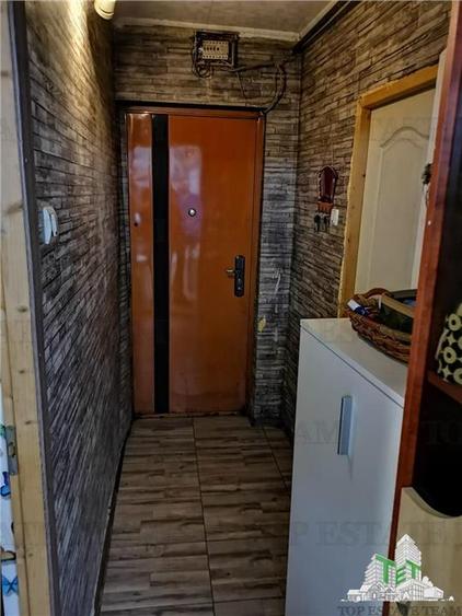 Apartament cu 2 camere decomandat în 1 Decembrie