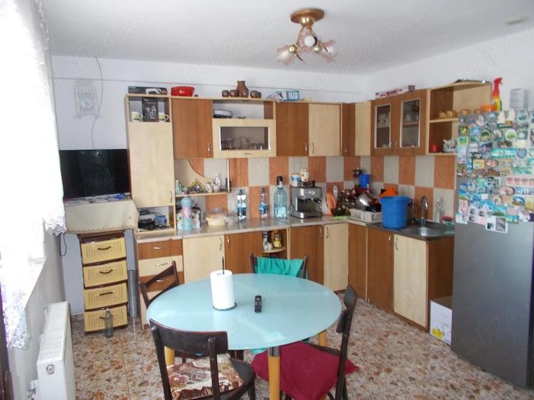 Casă cu 6 camere cu Teren 1600 Mp în Aradului