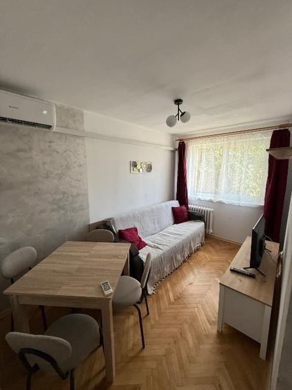 Apartament cu 3 camere decomandat în Valea Rosie