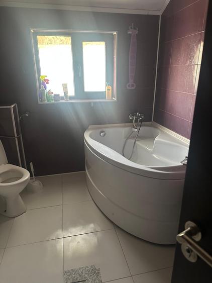 Casă individuală cu 4 camere cu Canalizare în Vărăști