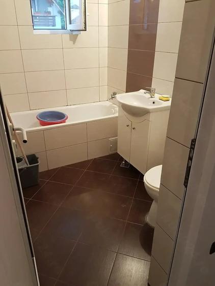 Apartament cu 3 camere decomandat în Exterior Vest