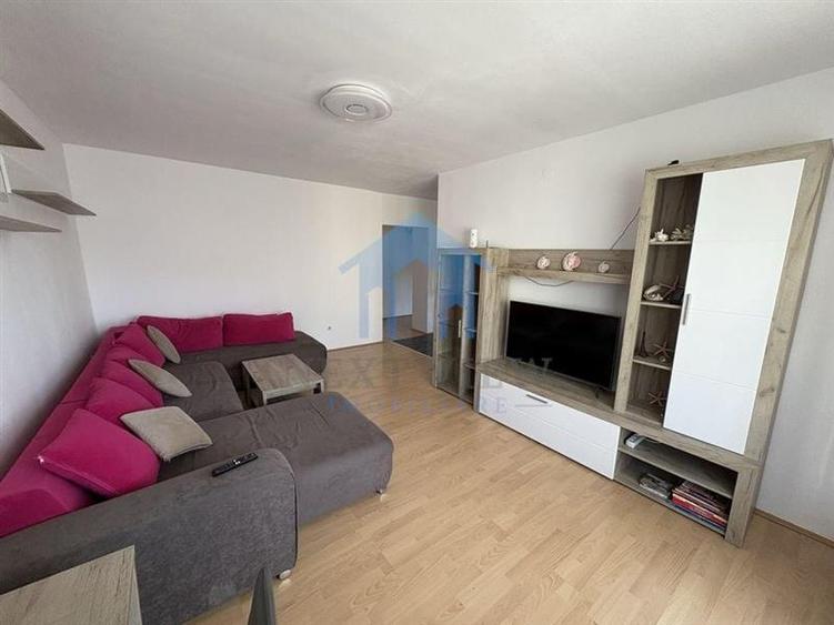 Apartament cu 4 camere decomandat în Plopilor