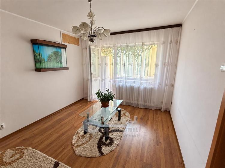 Apartament cu 3 camere semidecomandat, mobilat în Tătărași