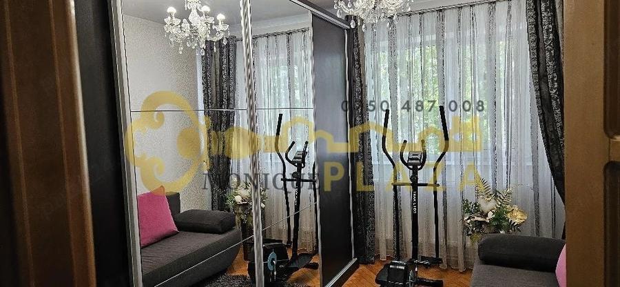 Apartament cu 4 camere decomandat, mobilat în Central