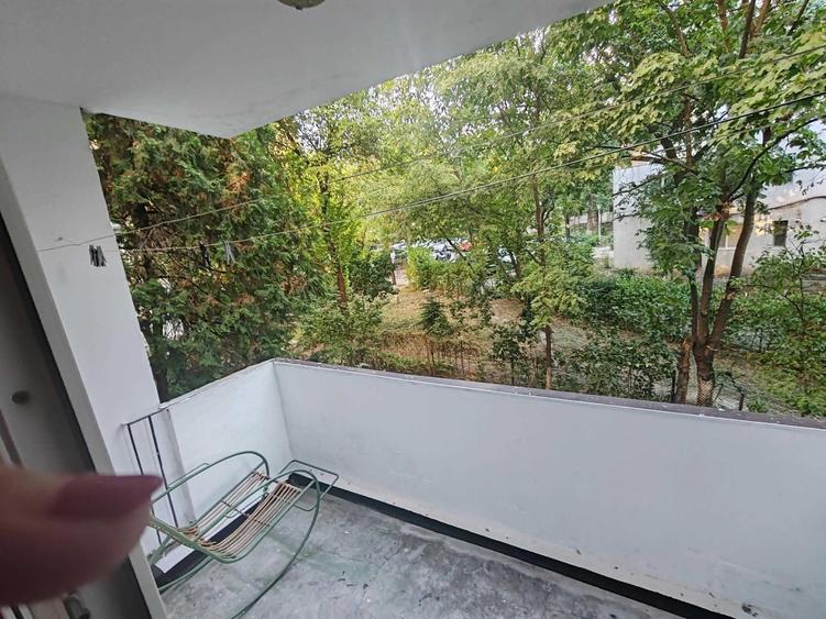 Apartament cu 2 camere semidecomandat în Podu Roș