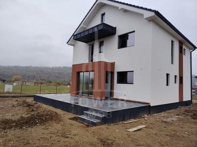 Casă individuală cu 4 camere cu Canalizare în Central