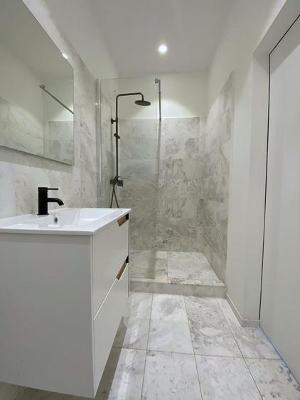 Apartament cu 4 camere semidecomandat în Domenii