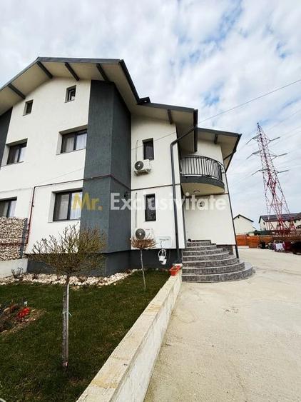 Casă cu 5 camere cu Teren 400 Mp în Smeura
