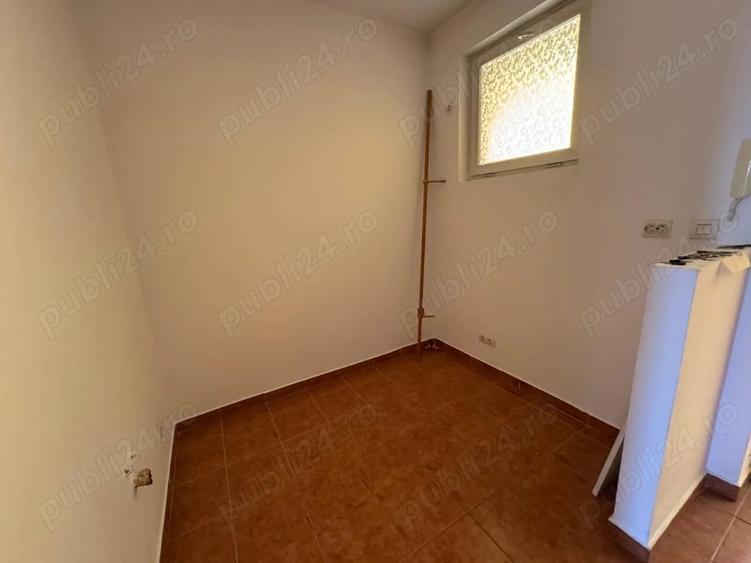 Garsonieră decomandată în Central