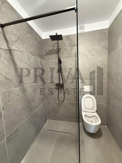 Apartament cu 3 camere semidecomandat în Torontalului