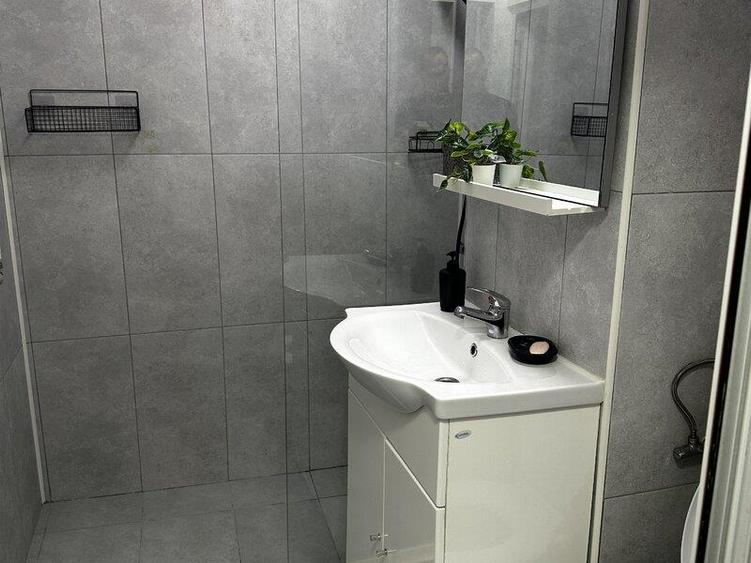 Apartament cu 2 camere decomandat, mobilat în Tei