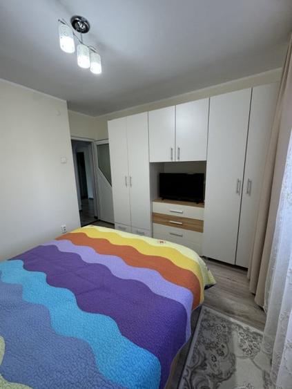 Apartament cu 4 camere decomandat, mobilat în 9 Mai