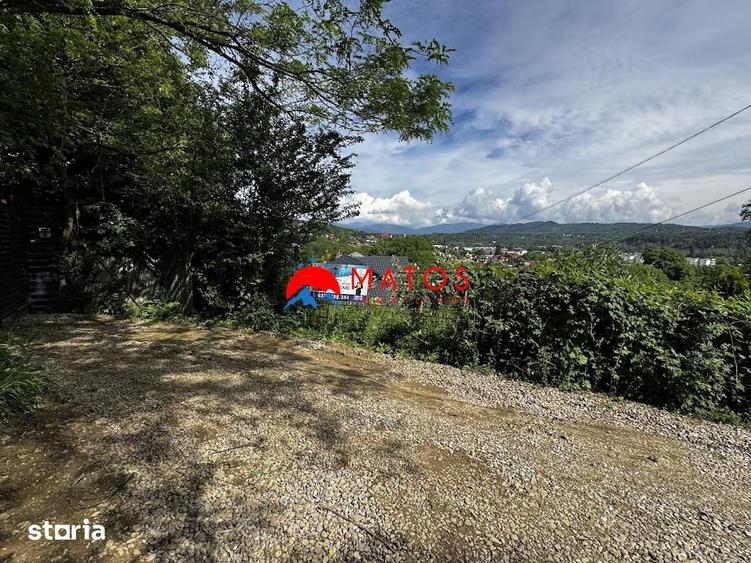 Teren de 3526 mp, în Poiana