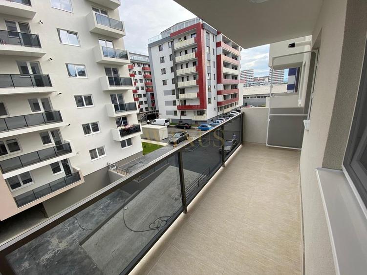 Apartament cu 3 camere semidecomandat, mobilat în Florești