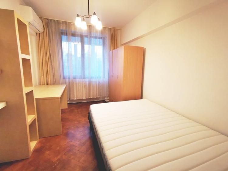 Apartament cu 3 camere decomandat în Lacul Tei