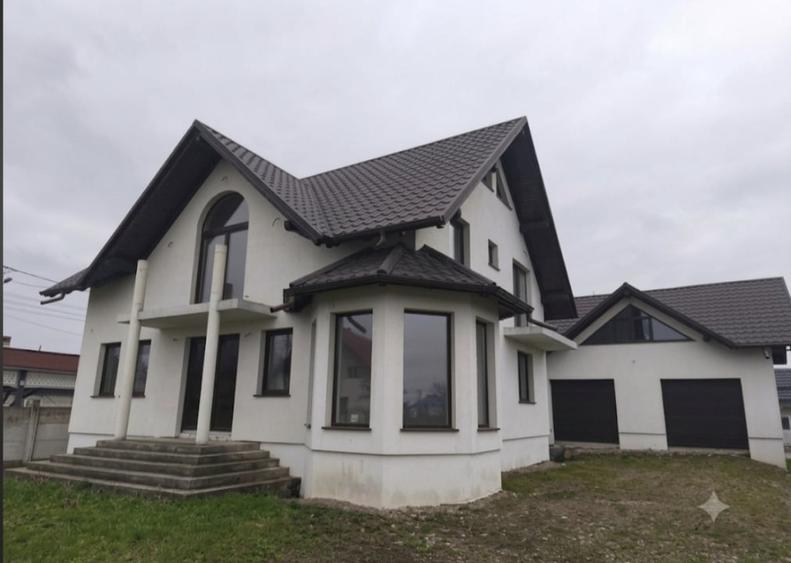 Casă individuală cu 7 camere cu Garaj în Marginea