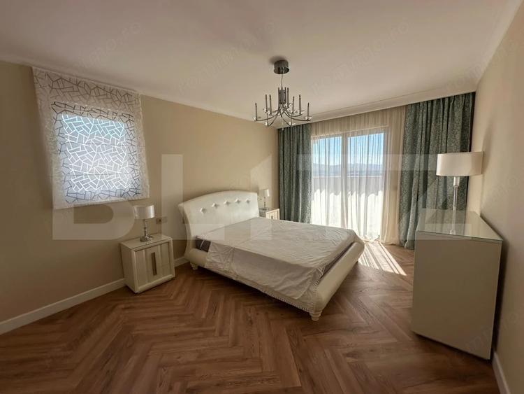 Apartament cu 4 camere semidecomandat în Central