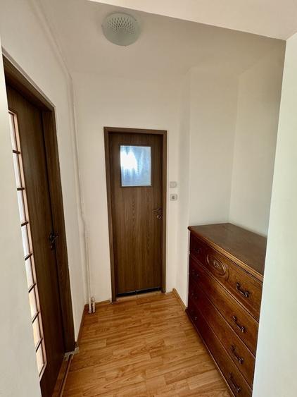 Apartament cu 2 camere semidecomandat în Văcăresti