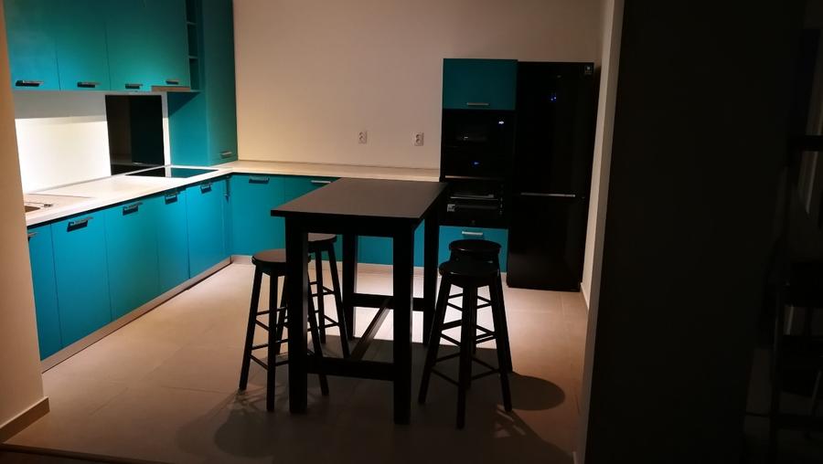 Apartament cu 3 camere decomandat în Noua
